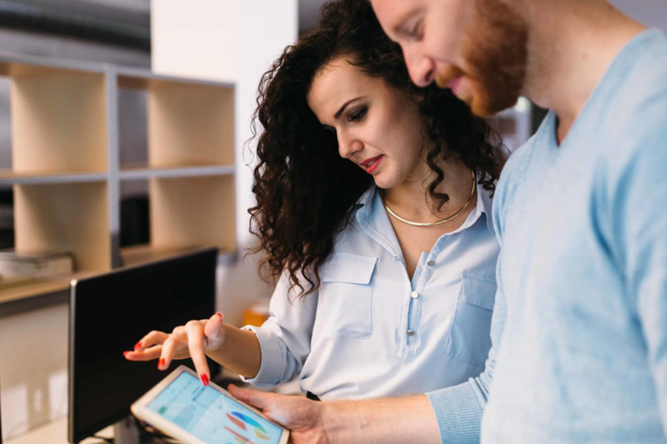 How to Sell Your Boss on Influencer Marketing Software [+ Downloadable Pitch Deck] 3